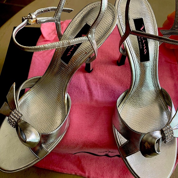 Nina Giammi Silver Metallic Wedding, Prom, Holiday Shoes. Size 8. - Picture 3 of 9